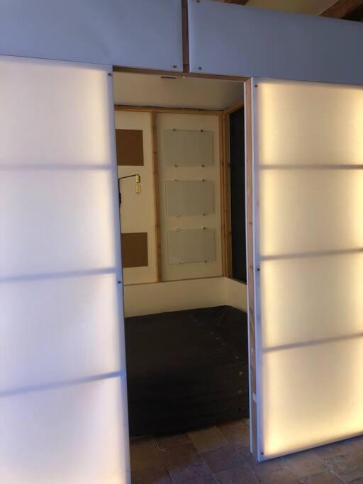 Appartement Heart Of Marseille, Loft Atypical & Spacious , Perfect For Couple And Couple With 1 Small Kid, Perfect For 2 Friends